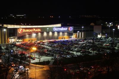 burgas_plaza_night.jpg